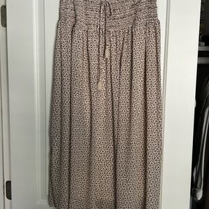 Chic Beige Maxi Skirt with Floral Pattern